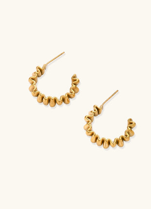 Gold-plated stainless steel earrings with twisted rope texture in various hoop sizes on neutral background.
