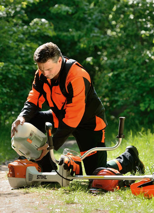 STIHL oil for 2T engines. Pack of 2 liters. Stihl HP mineral oil is for 2-stroke engines that allows to be mixed with all fuels and used in tools of this brand: chainsaws, - Riparo82