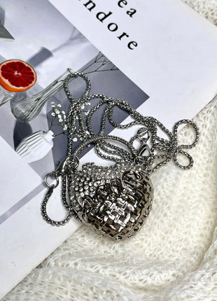 Designer Hollowed Out Heart- Haped Dinner Bags for Women  Fashionable Metal Style Shoulder Bag  Mini Accessory Bag - Riparo82