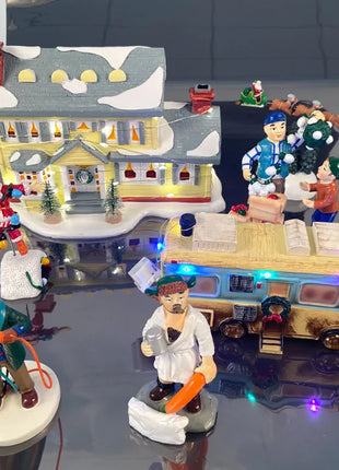 Casa natalizia in resina luminosa Casa per auto di Babbo Natale Decorazione per garage per le vacanze rurali Decorazione per il desktop Statua Regalo di Natale