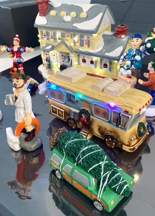 Casa natalizia in resina luminosa Casa per auto di Babbo Natale Decorazione per garage per le vacanze rurali Decorazione per il desktop Statua Regalo di Natale