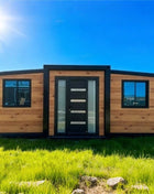 Rivestimento in legno Contenitore Casa Grandi finestre di vetro Cabina modulare prefabbricata Soggiorno all'aperto Casa Vacanza Casa Soggiorno in famiglia Prendisole