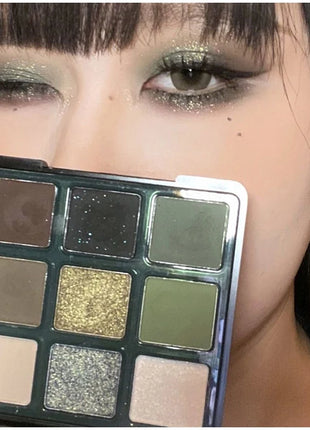 Smoked Eye Design With Olive Green And Pearl Sequins 9 Color Band Mirror Eye Shadow Palette Olive Green Eye Shadow Palette New - Riparo82