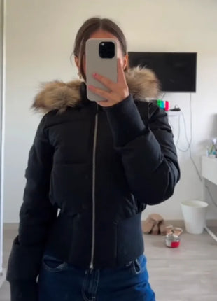 Giacca corta chic con tasca con cerniera a maniche lunghe Cappotto trapuntato con cappuccio in pelliccia sintetica da donna di moda 2025 Capispalla imbottito invernale New Lady