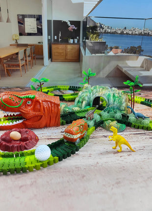 I giocattoli del treno dei dinosauri creano un set da gioco flessibile da corsa su strada del mondo dei dinosauri, auto da corsa dei giocattoli dei dinosauri per le ragazze dei vecchi