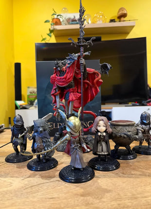 Genuino Elden Ring Series Figure pre dipinte Scatola cieca Anello da uomo anziano Modello fatto a mano Accessori per ornamenti Modello di bambola Ornamento giocattolo - riparo82