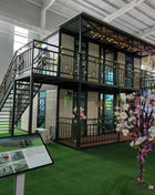 Rivestimento in legno Contenitore Casa Grandi finestre di vetro Cabina modulare prefabbricata Soggiorno all'aperto Casa Vacanza Casa Soggiorno in famiglia Prendisole