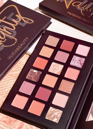 18-Color Eyeshadow Palette – Matte & Glitter, High Pigment,  Long-Lasting, Smudge-Proof, Perfect for Daily & Party makeup - Riparo82