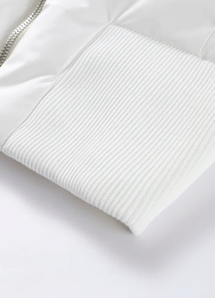 Giacca corta chic con tasca con cerniera a maniche lunghe Cappotto trapuntato con cappuccio in pelliccia sintetica da donna di moda 2025 Capispalla imbottito invernale New Lady