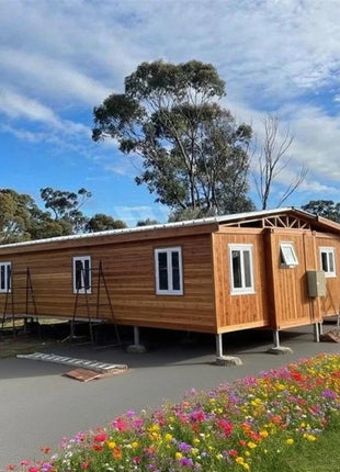 Rivestimento in legno Contenitore Casa Grandi finestre di vetro Cabina modulare prefabbricata Soggiorno all'aperto Casa Vacanza Casa Soggiorno in famiglia Prendisole