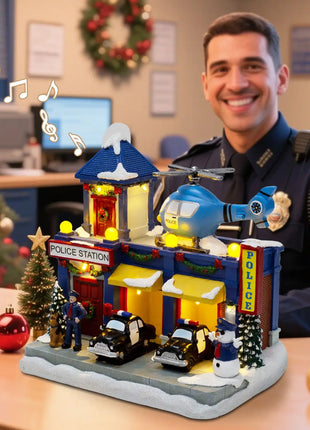 Stazione di polizia animata del villaggio di Natale, musicale illuminato con auto in movimento e elicottero rotante, edificio da collezione per le vacanze