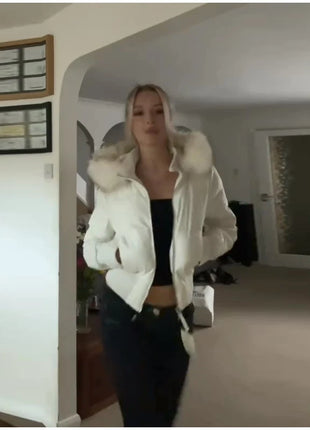 Giacca corta chic con tasca con cerniera a maniche lunghe Cappotto trapuntato con cappuccio in pelliccia sintetica da donna di moda 2025 Capispalla imbottito invernale New Lady